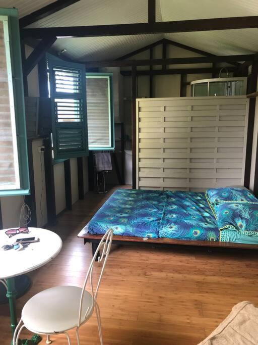 Charmant Bungalow Avec Piscine Saint-Joseph Екстериор снимка