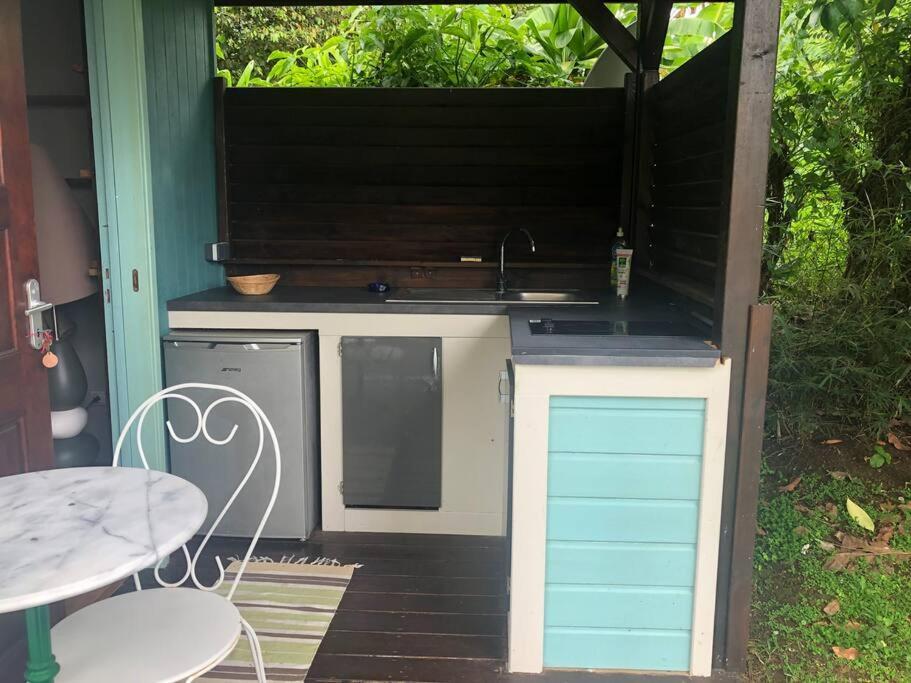 Charmant Bungalow Avec Piscine Saint-Joseph Екстериор снимка