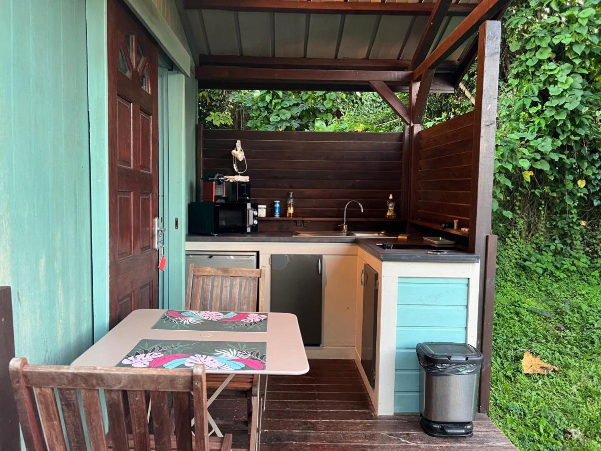 Charmant Bungalow Avec Piscine Saint-Joseph Екстериор снимка